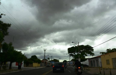 Semarh emite alerta amarelo de chuvas intensas para 11 municípios nesta terça-feira